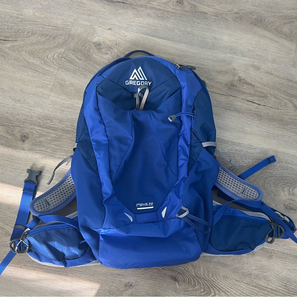 Hiking day pack. Gregory Maya 22. Rivera Blue.